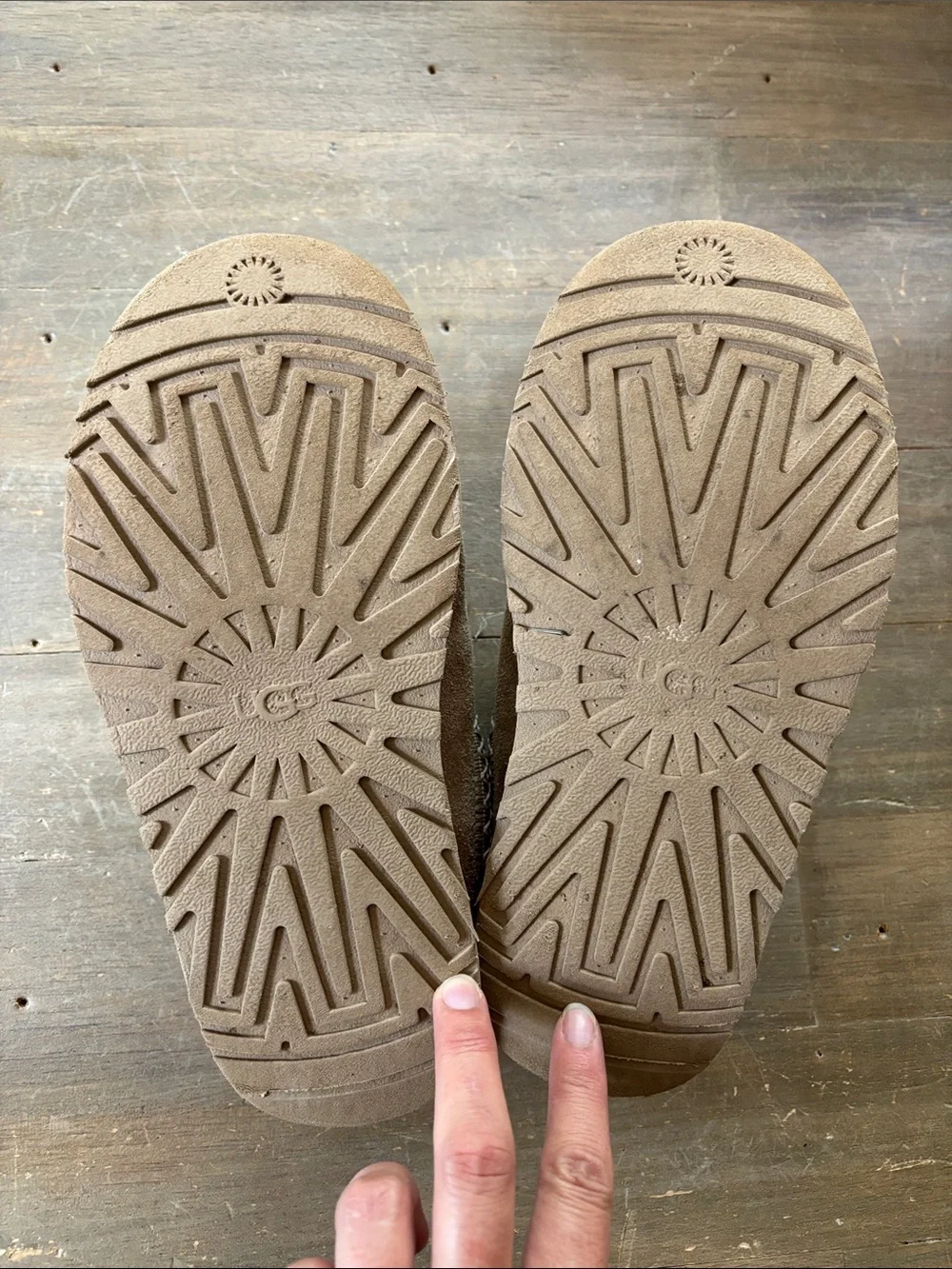 Ugg Tasman girl’s platform slippers